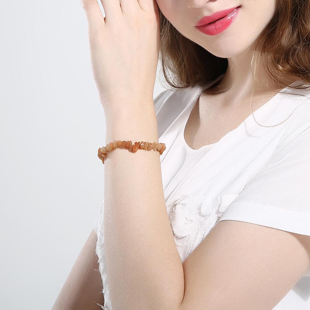 Orangefarbenes, verstellbares Natursteinarmband mit 18-Karat-Weißgoldbeschichtung