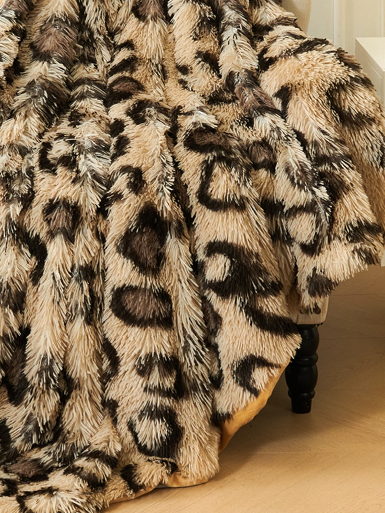 Leopard Pattern Plush Blanket