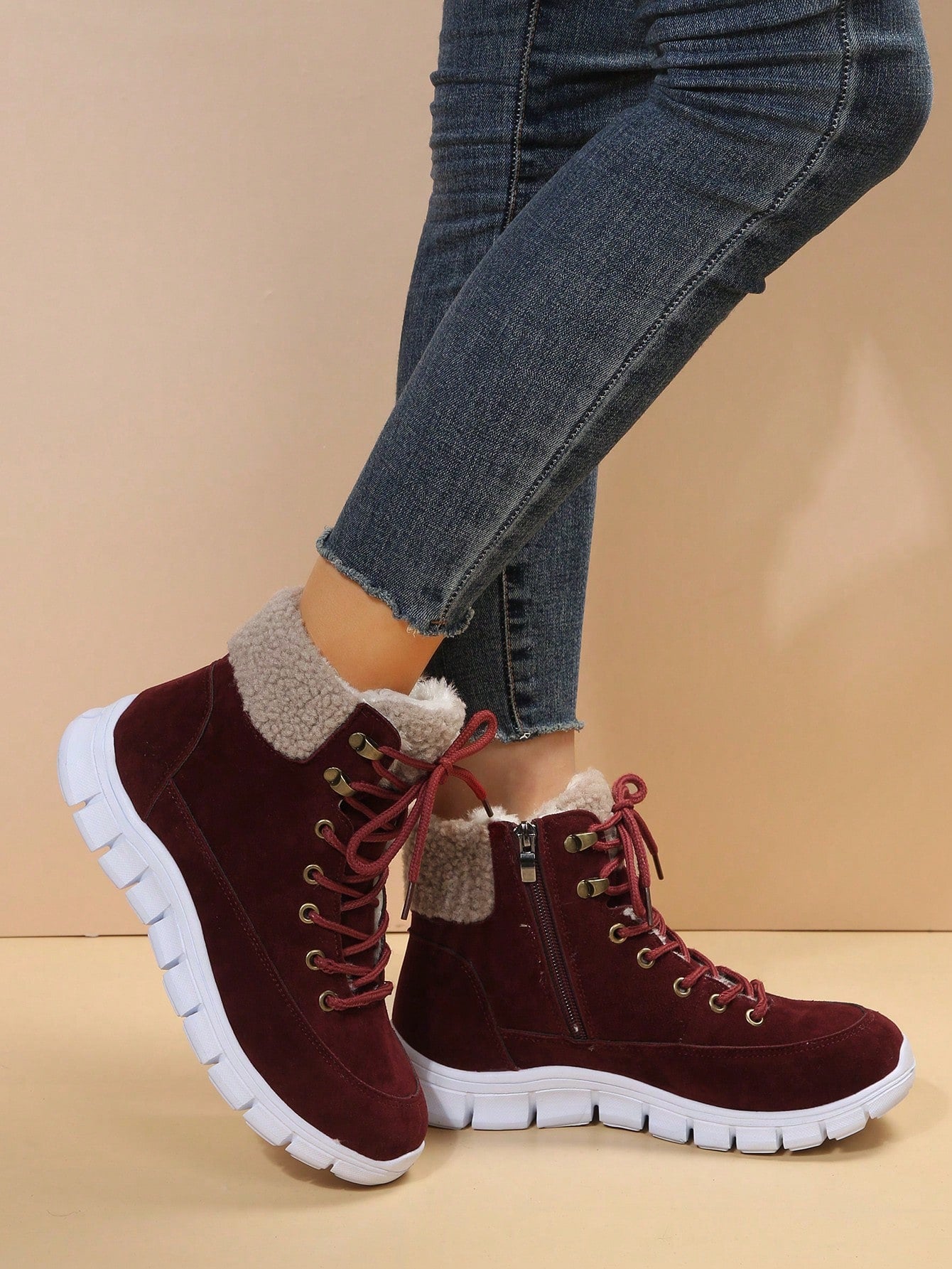 Winter New Arrival Red Lace-up Ladies' Casual Snow Boots With Comfortable Light Sole