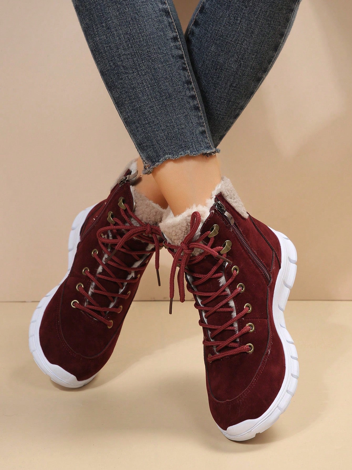 Winter New Arrival Red Lace-up Ladies' Casual Snow Boots With Comfortable Light Sole