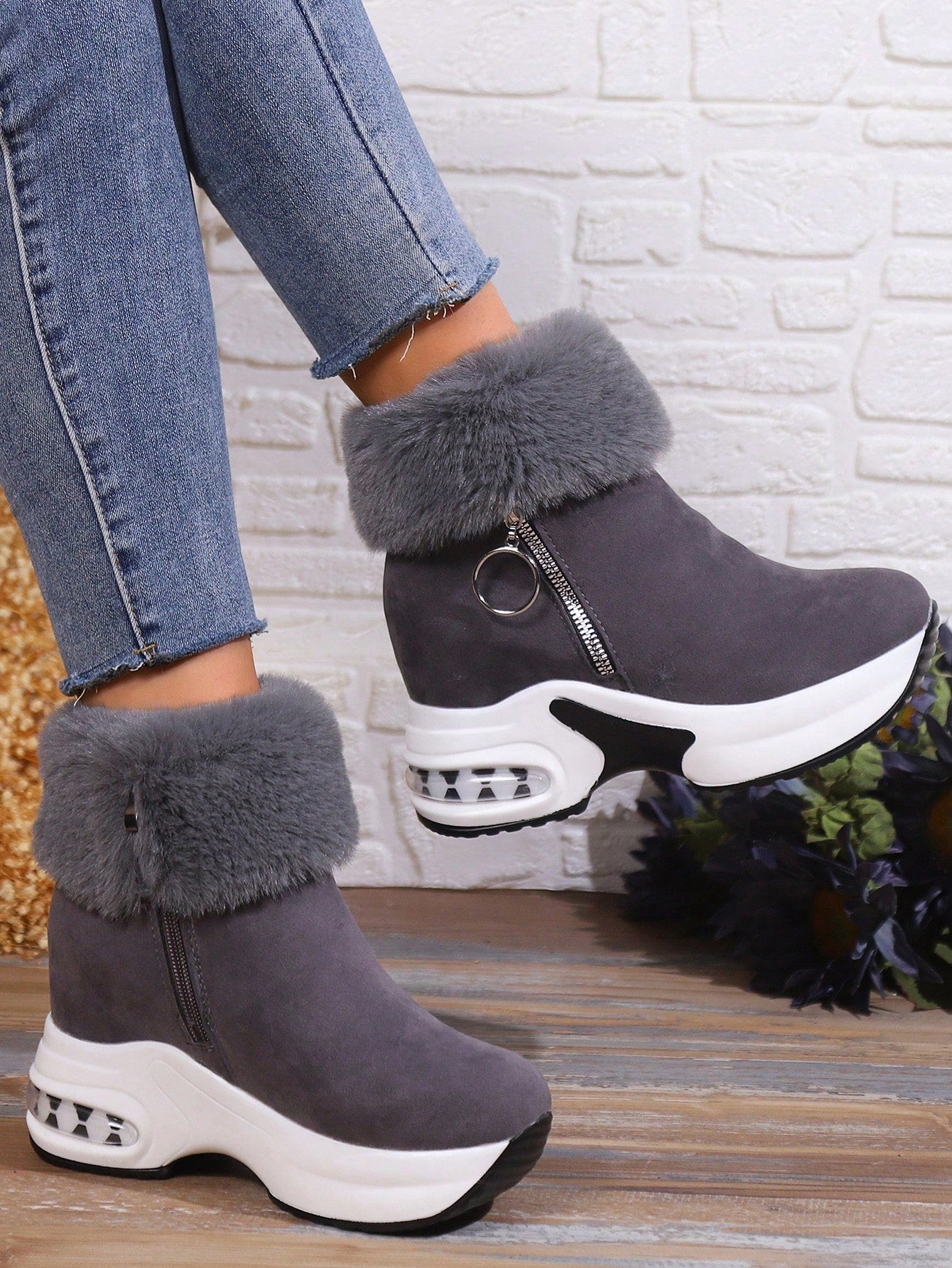 Newest Style Women's Thick Sole Snow Boots With Inner Heighten Feature, Warm And Comfortable, Not Tiring For Feet