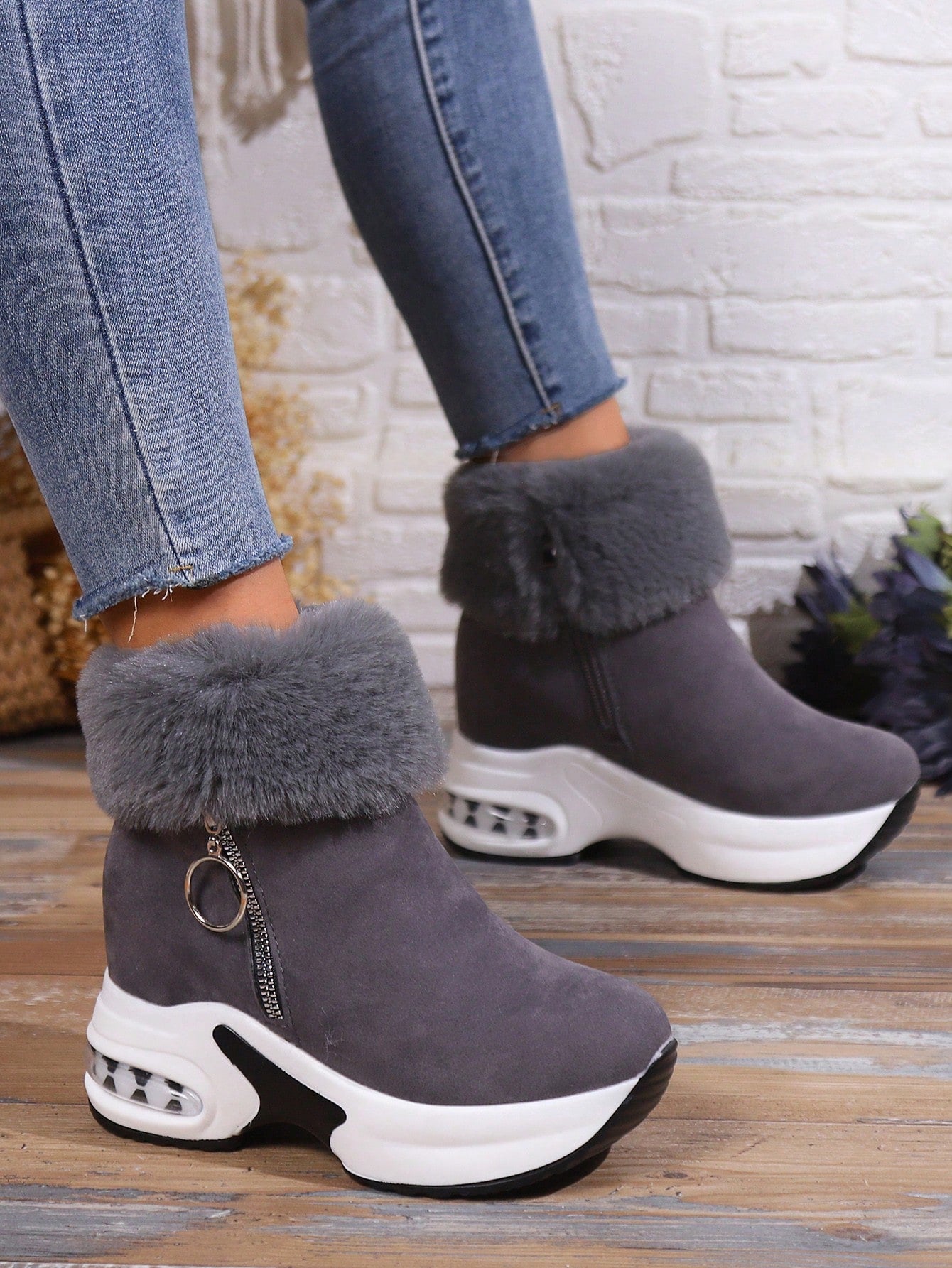 Newest Style Women's Thick Sole Snow Boots With Inner Heighten Feature, Warm And Comfortable, Not Tiring For Feet