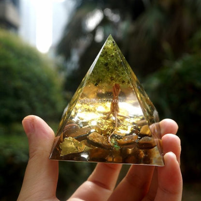 Baum des Lebens Orgonit Pyramidenform Amethyst Peridot Heilkristall