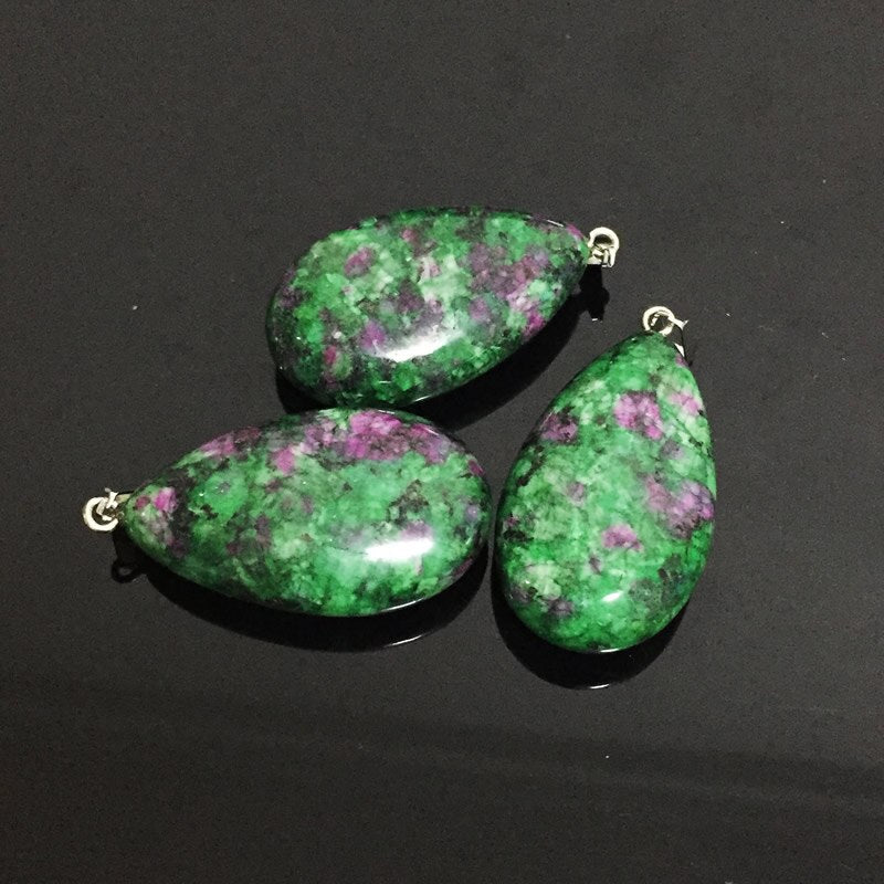 Large size green stone natural rubies Zoisite quartz stone pendant