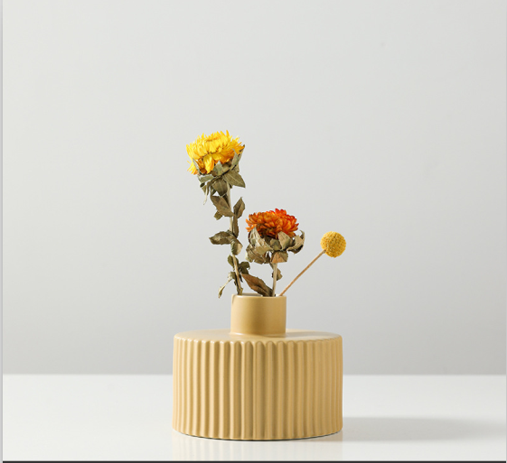 Geometric flower vase yellow